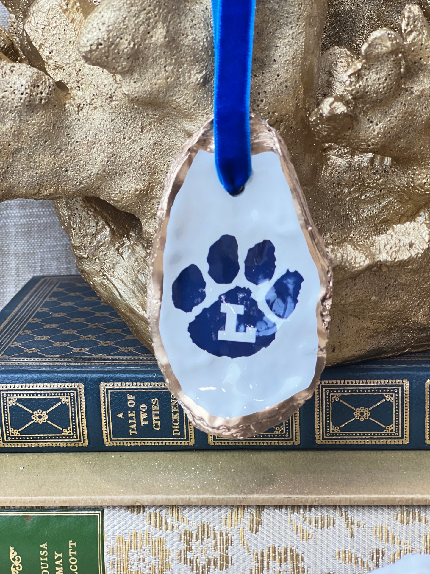 Loyola Cubs Oyster Ornament