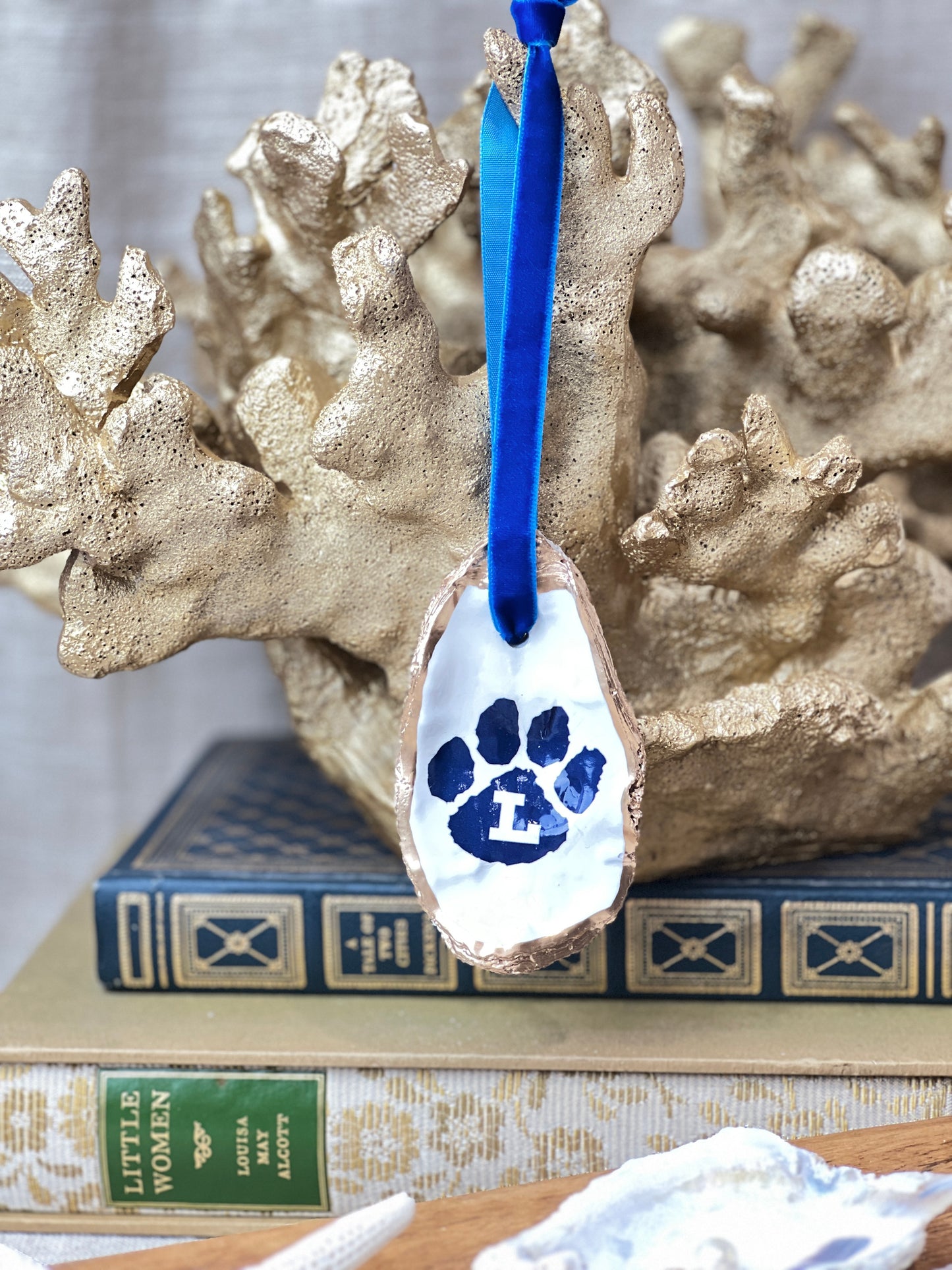 Loyola Cubs Oyster Ornament