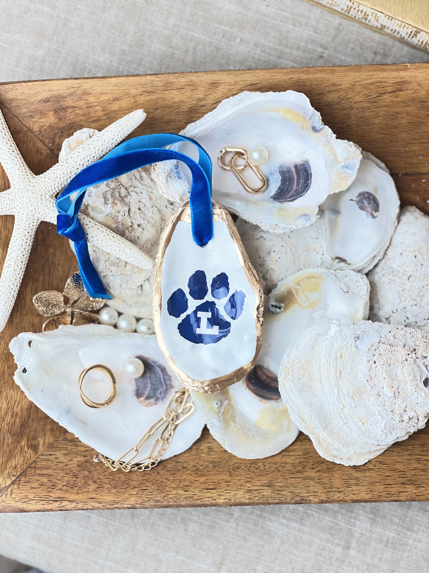 Loyola Cubs Oyster Ornament
