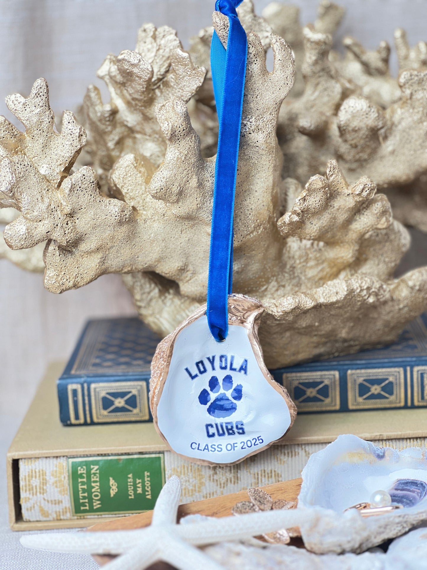 Loyola Cubs Class of 2025 Oyster Ornament