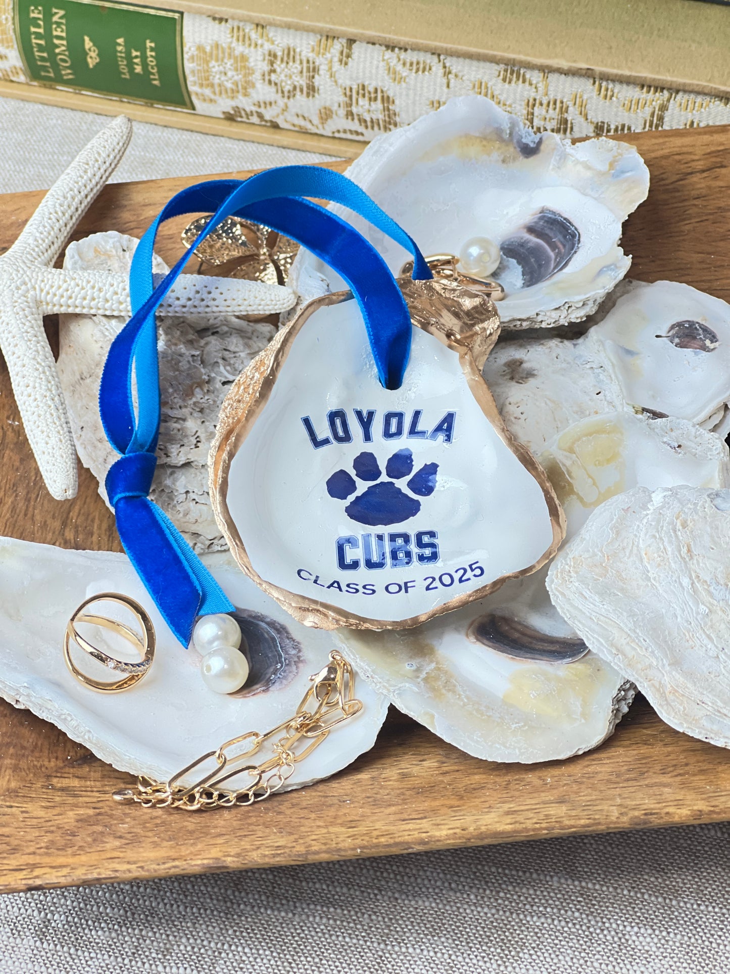 Loyola Cubs Class of 2025 Oyster Ornament