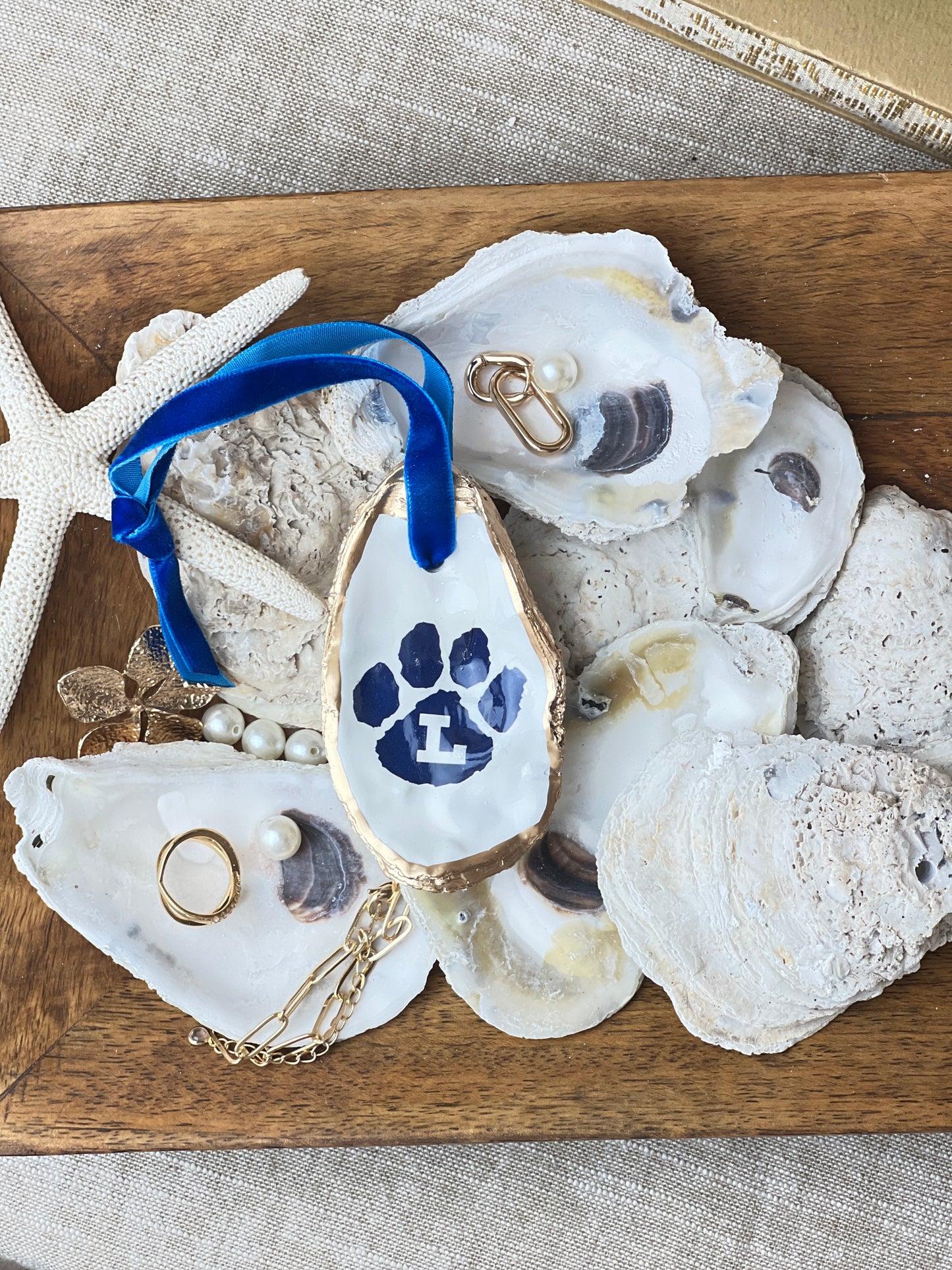 Loyola Cubs Oyster Ornament