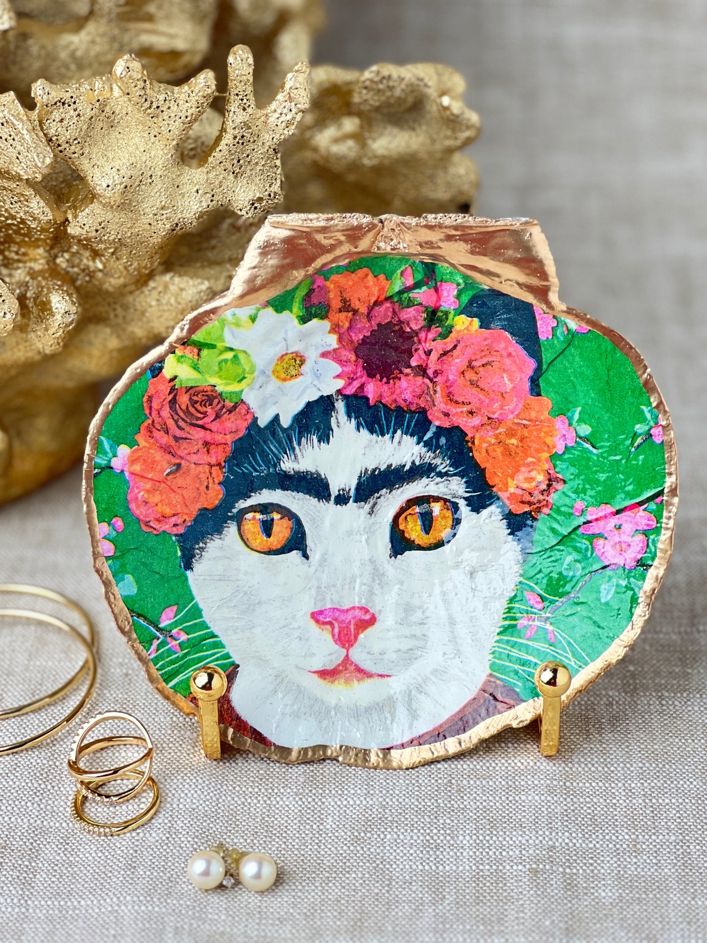 Frida Kahlo Cat Scallop Shell