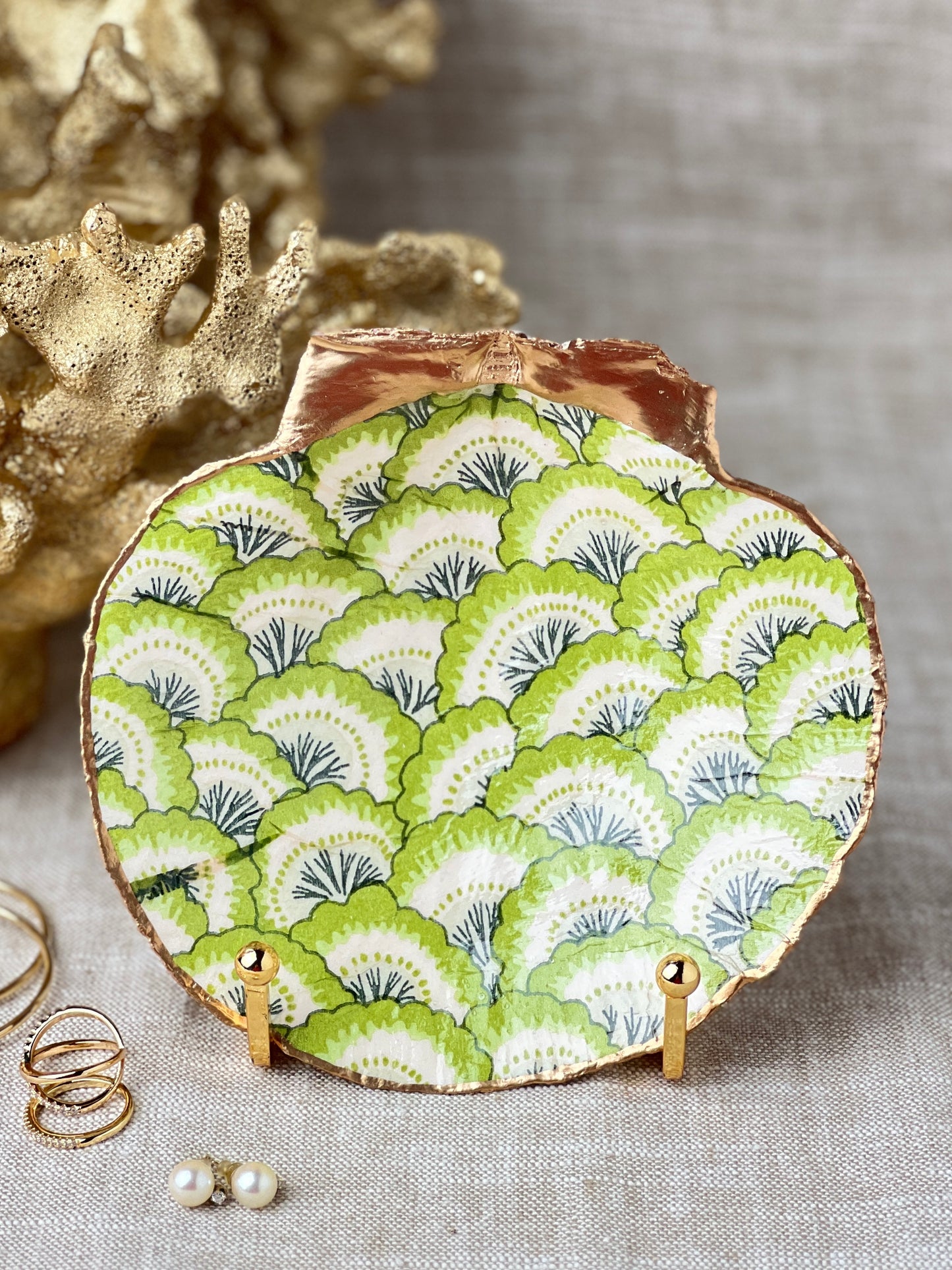 Green Floral Print Scallop Shell