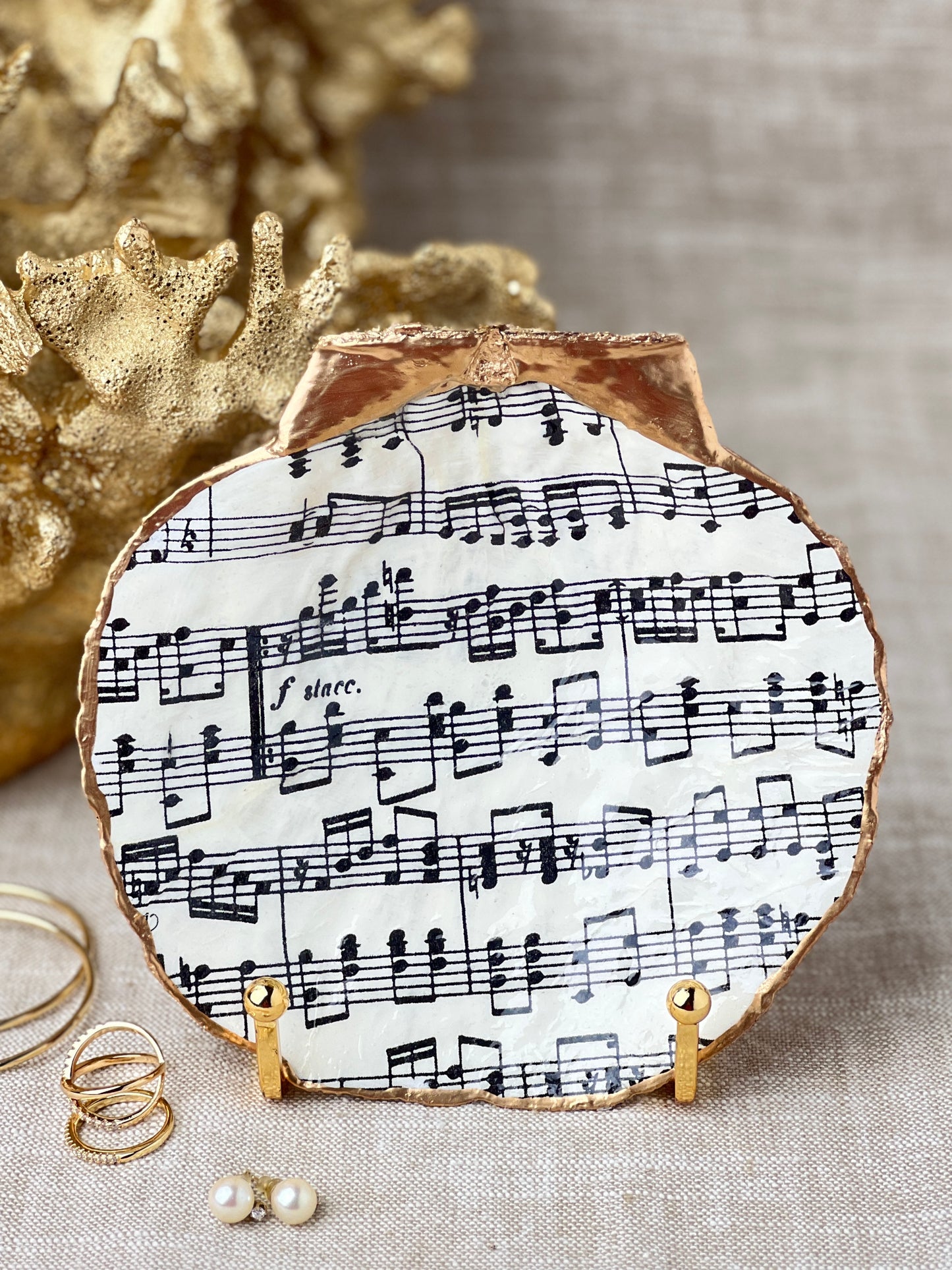 Sheet Music Scallop Shell