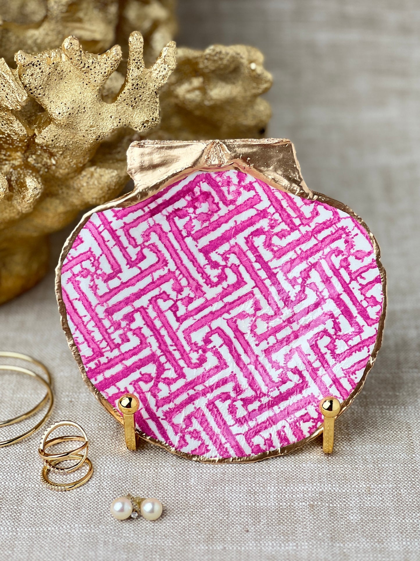 Pink Fretwork Design Scallop Shell