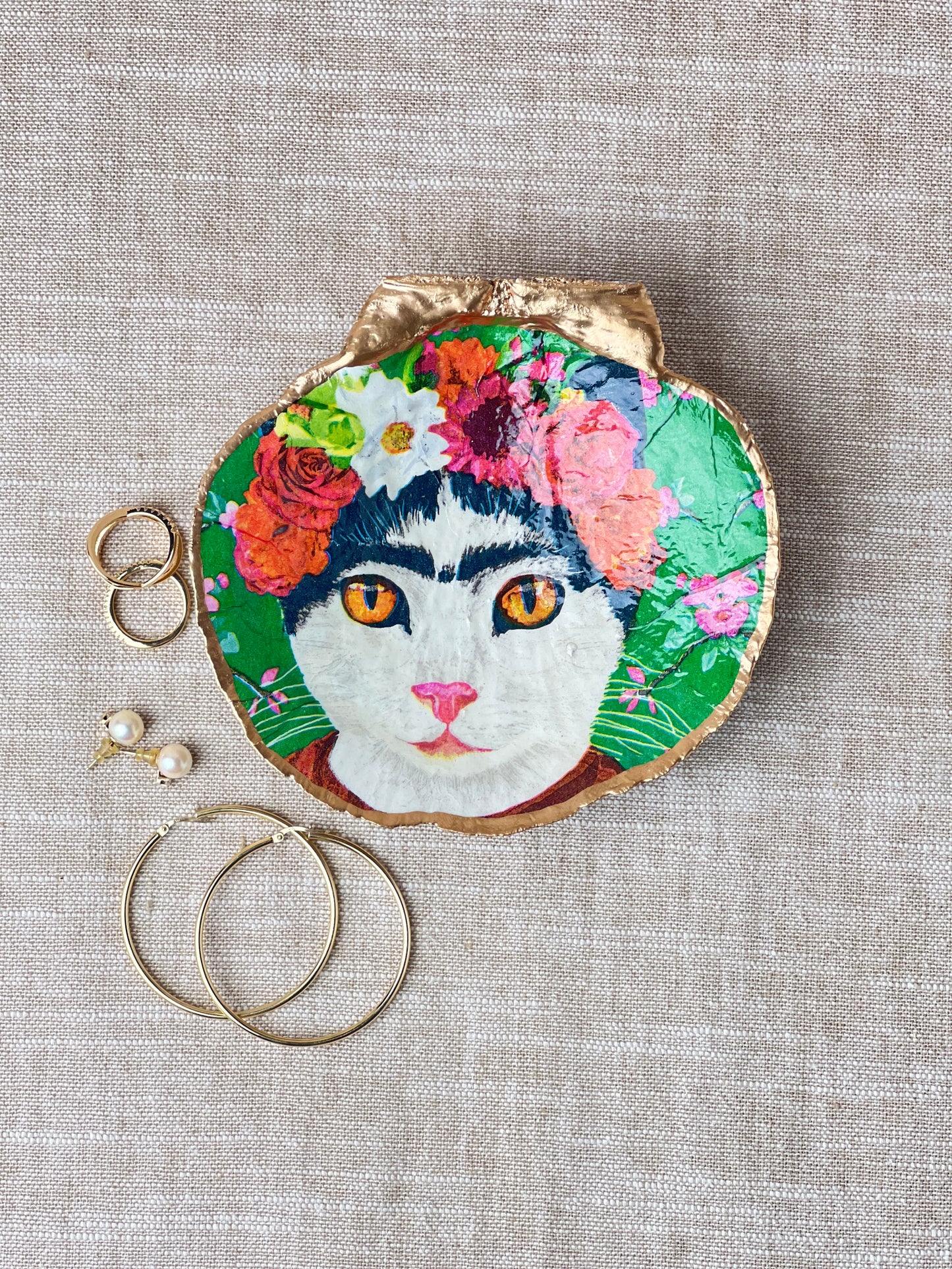 Frida Kahlo Cat Scallop Shell