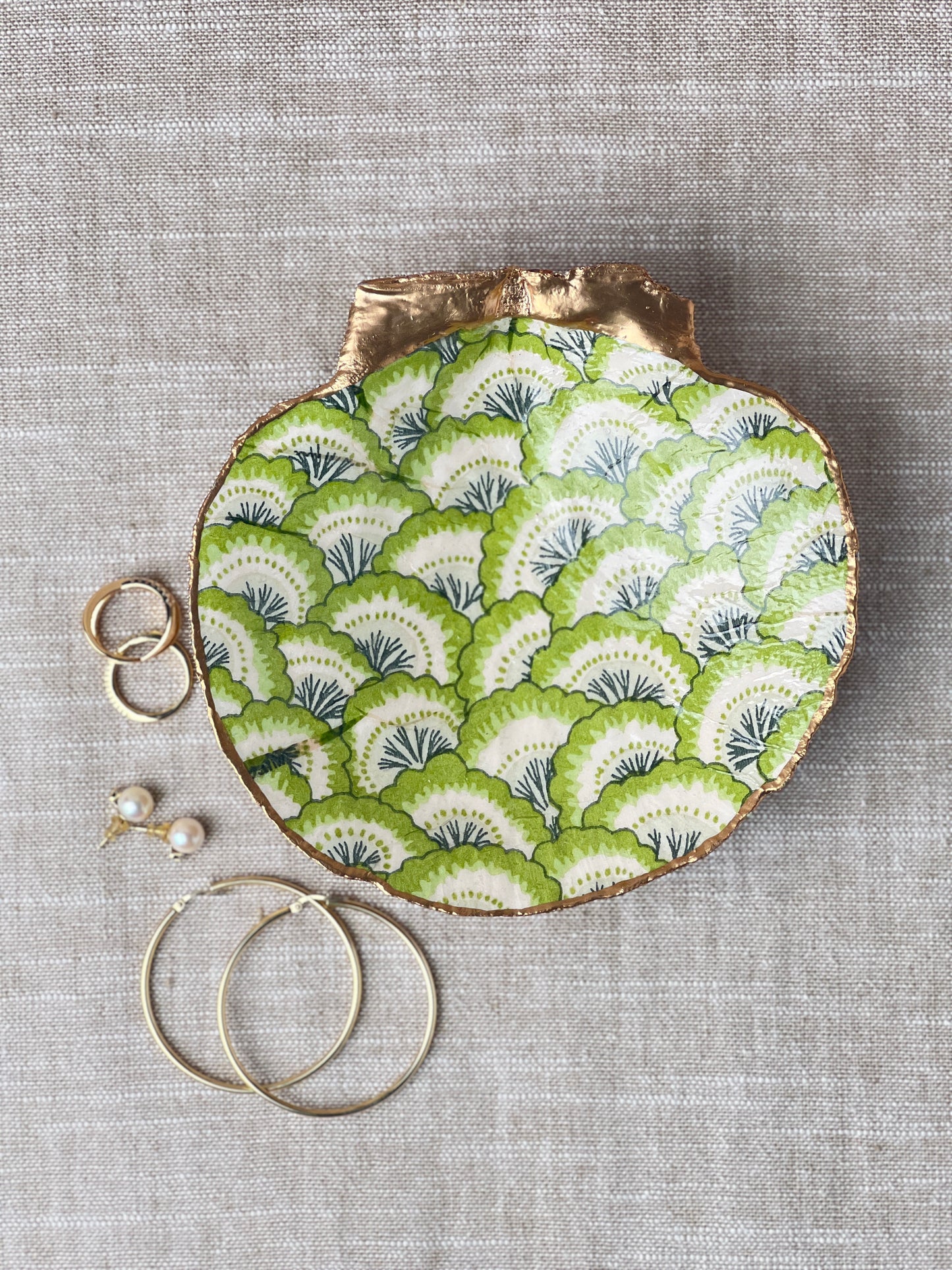 Green Floral Print Scallop Shell