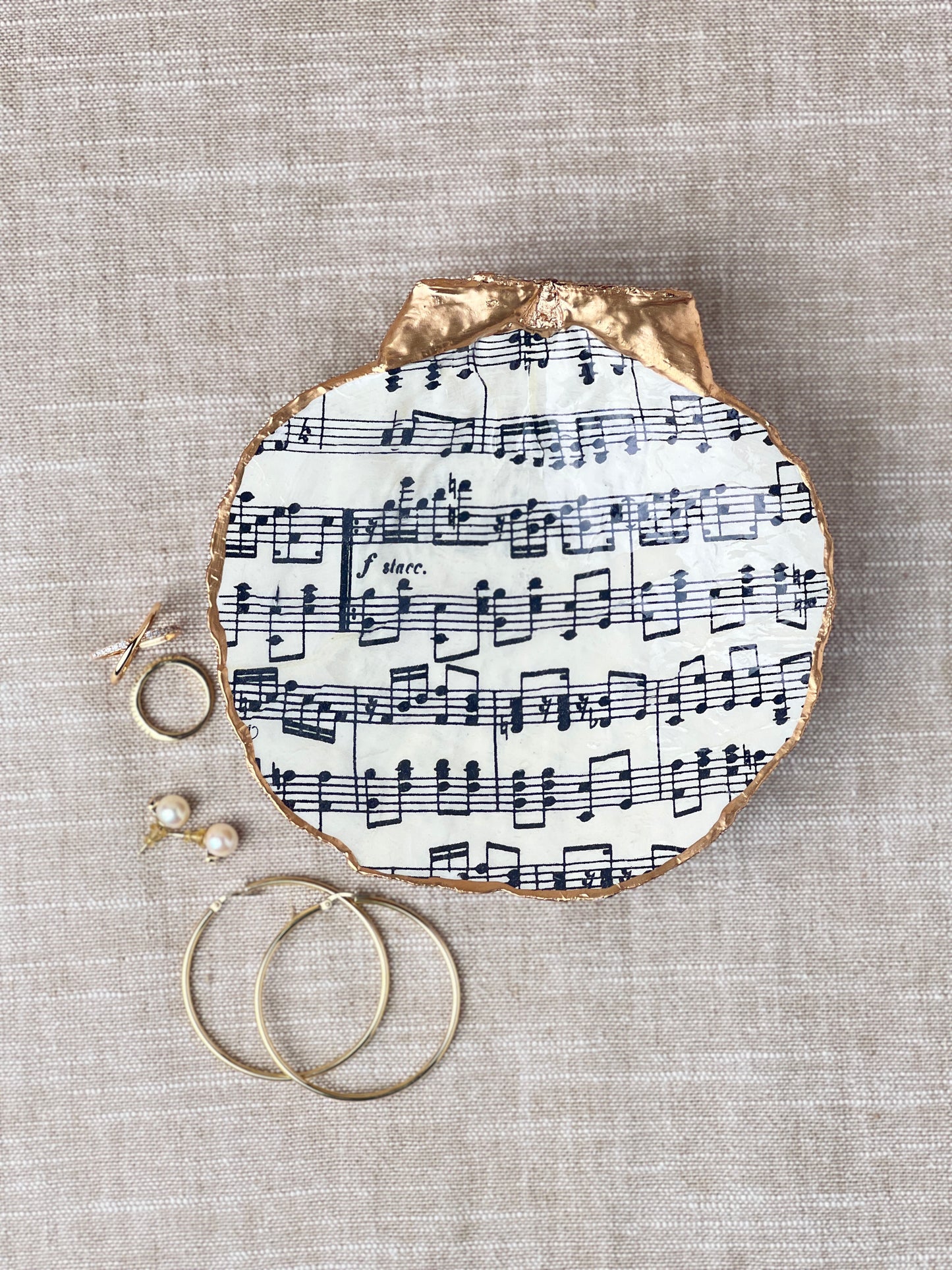 Sheet Music Scallop Shell