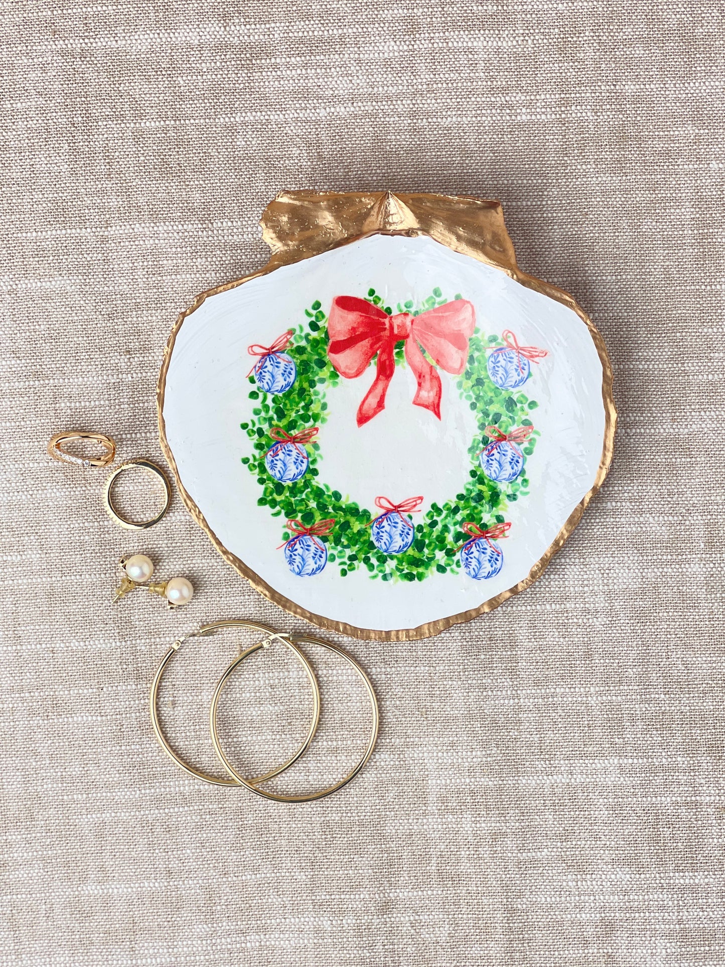 Chinoiserie Wreath Scallop Shell