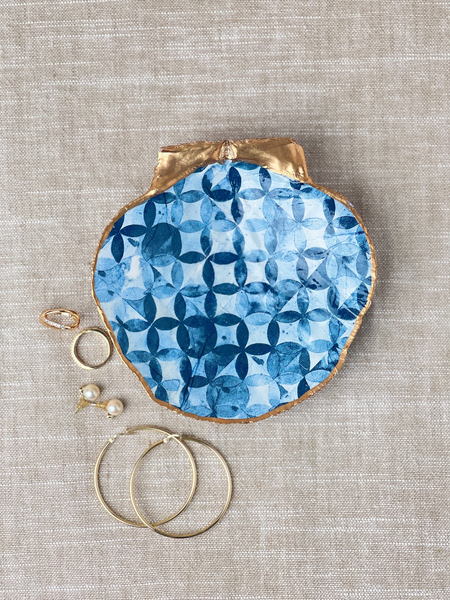 Navy Block Print Scallop Shell