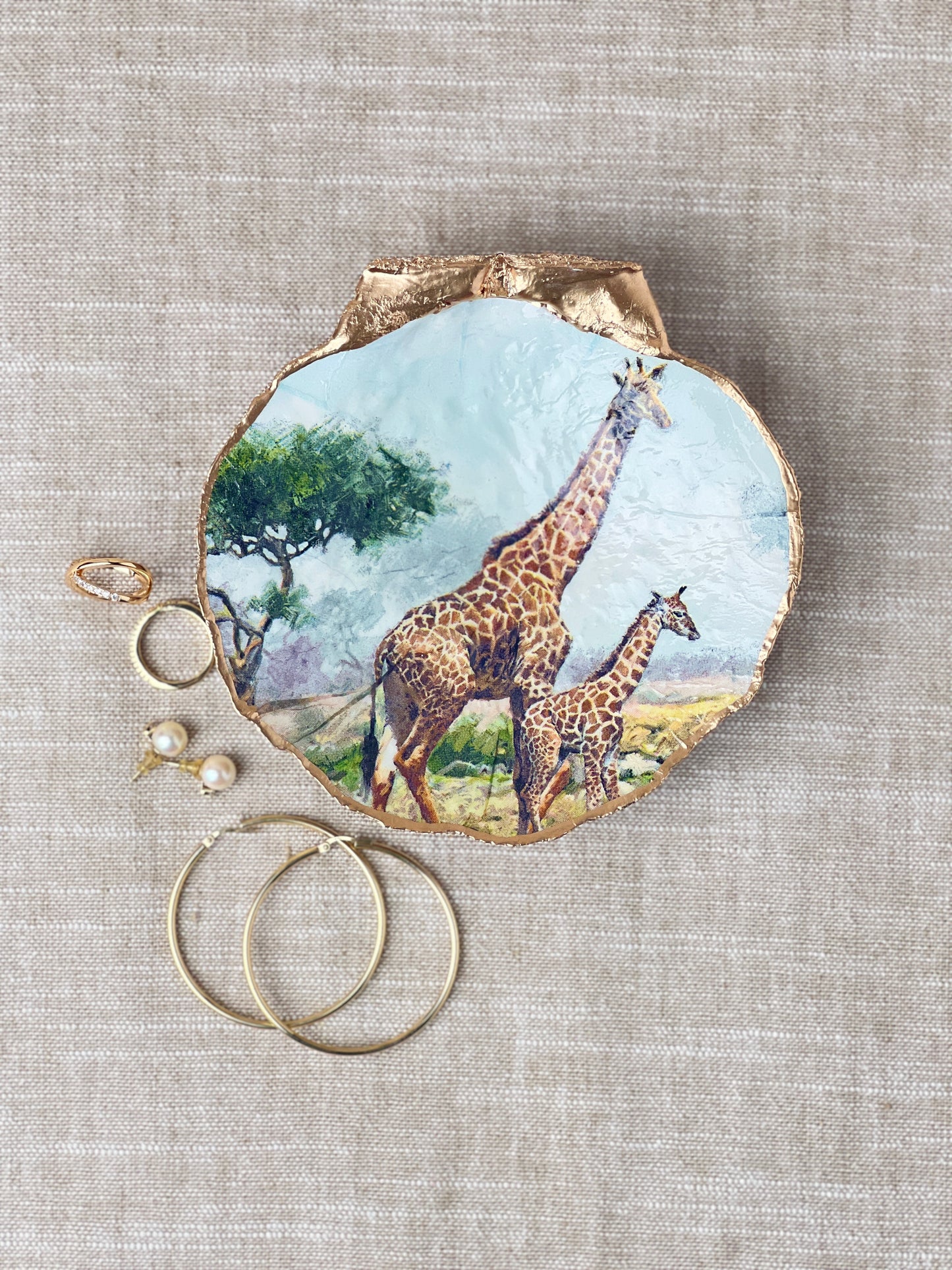 Giraffe Safari Scallop Shell