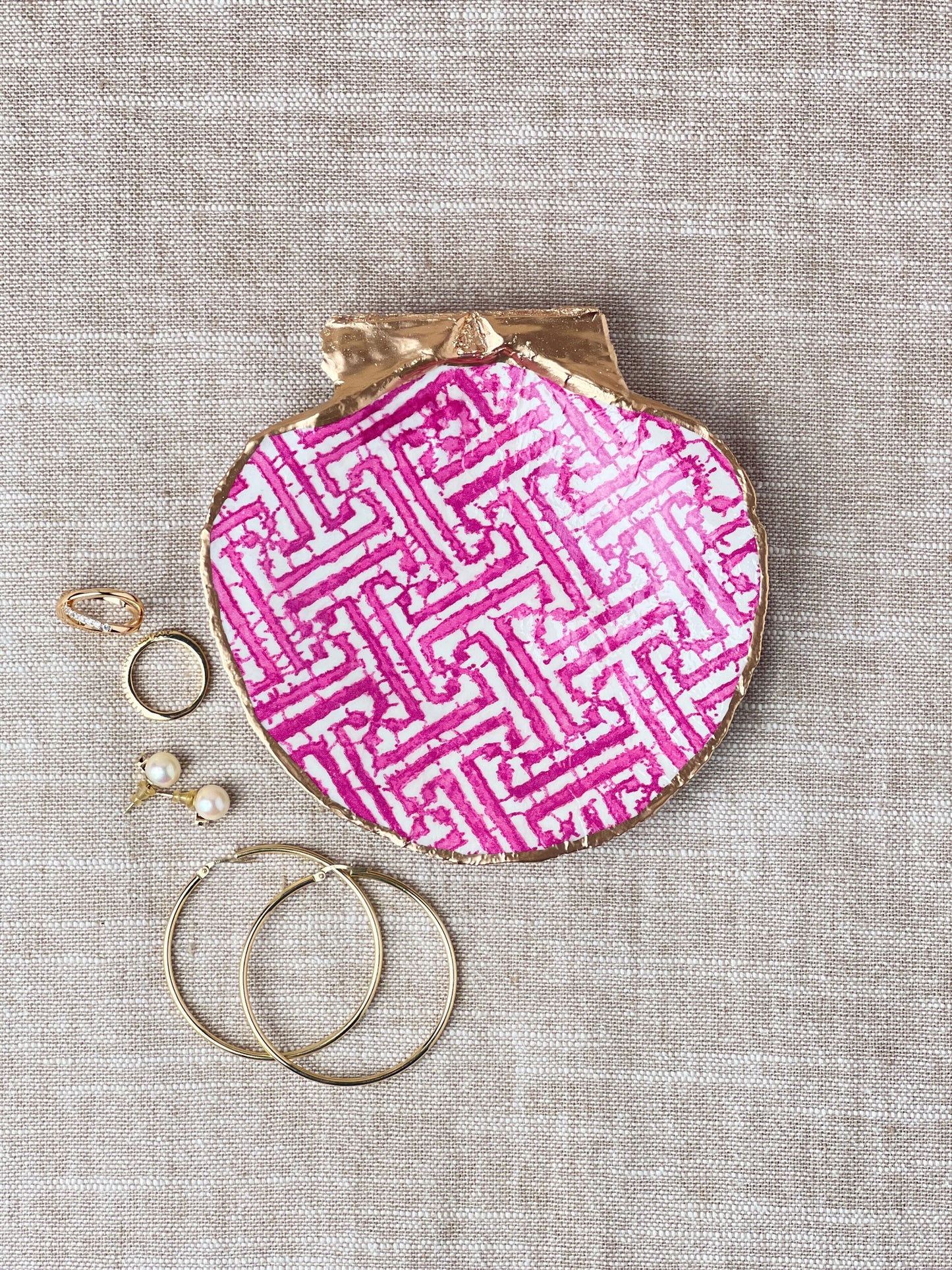 Pink Fretwork Design Scallop Shell