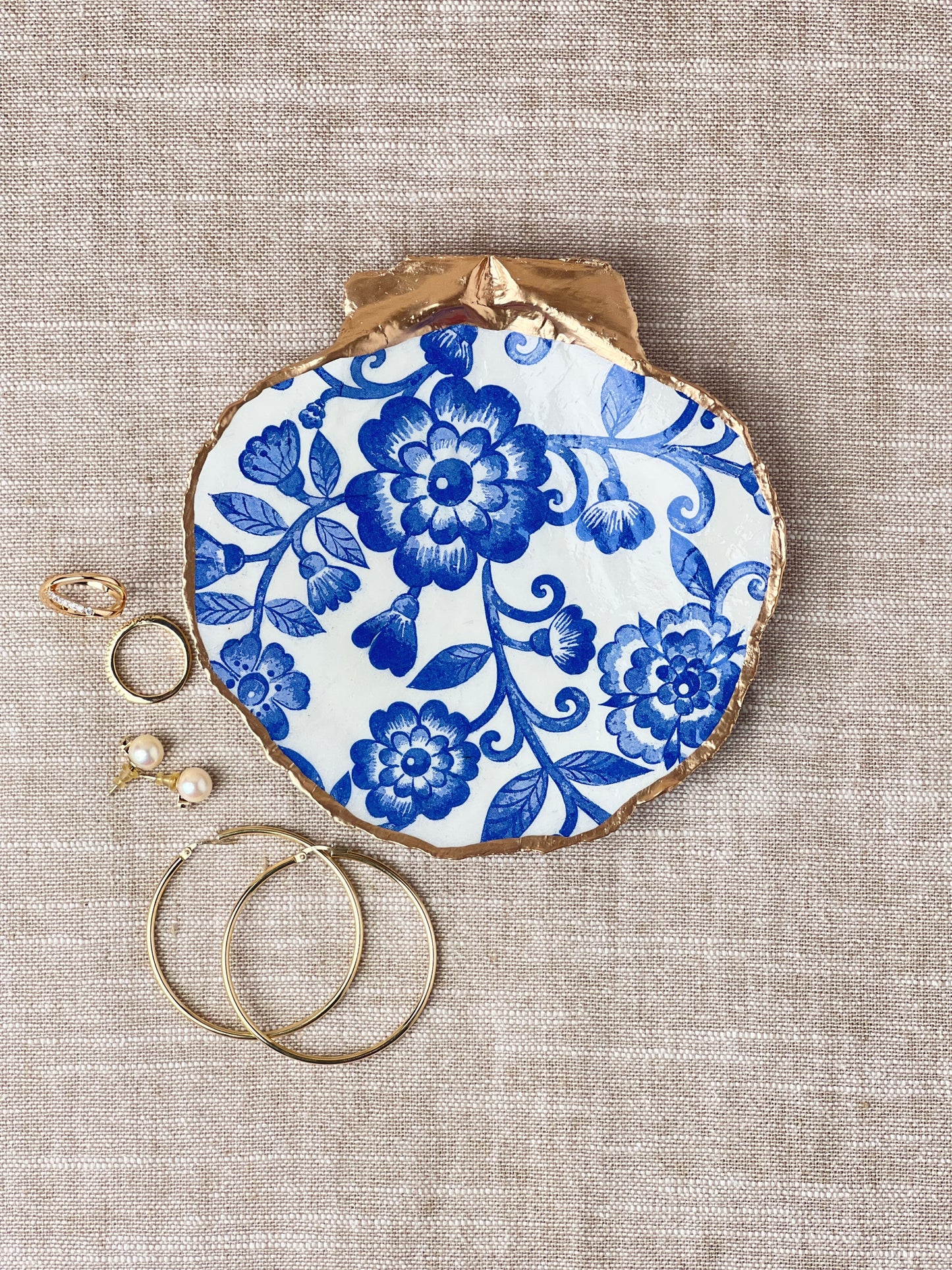 Chinoiserie Blue Floral Scallop Shell