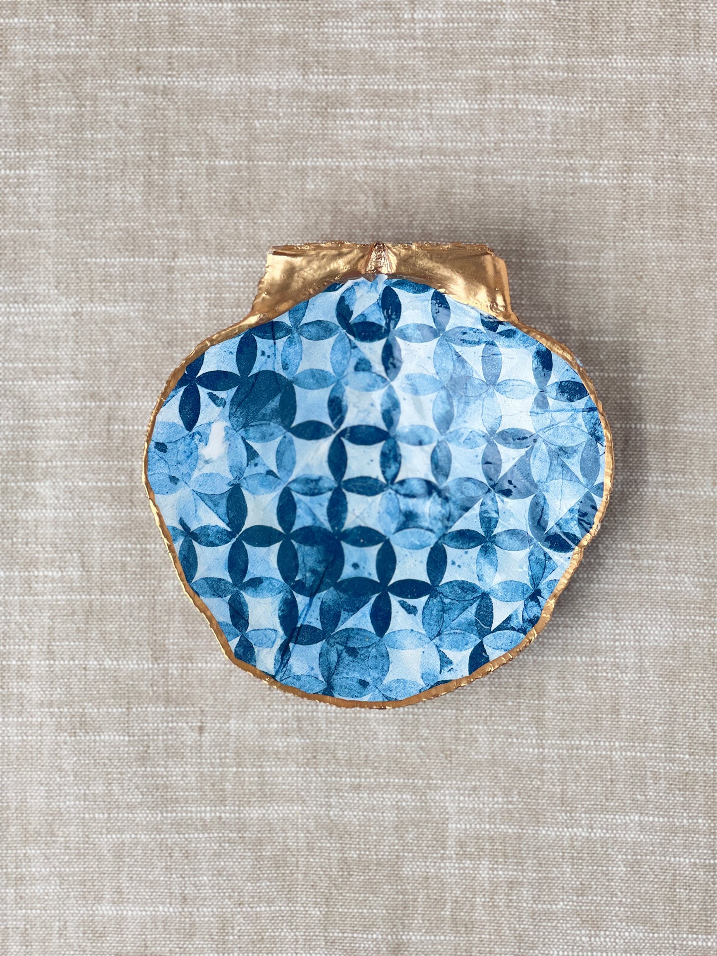 Navy Block Print Scallop Shell