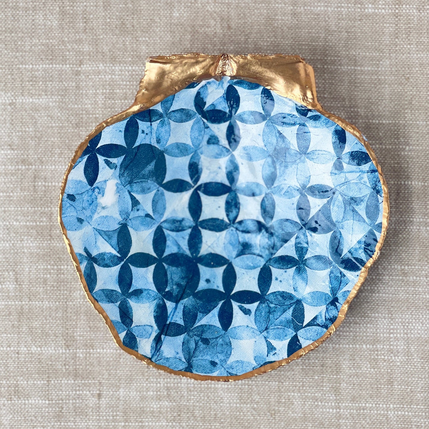 Navy Block Print Scallop Shell