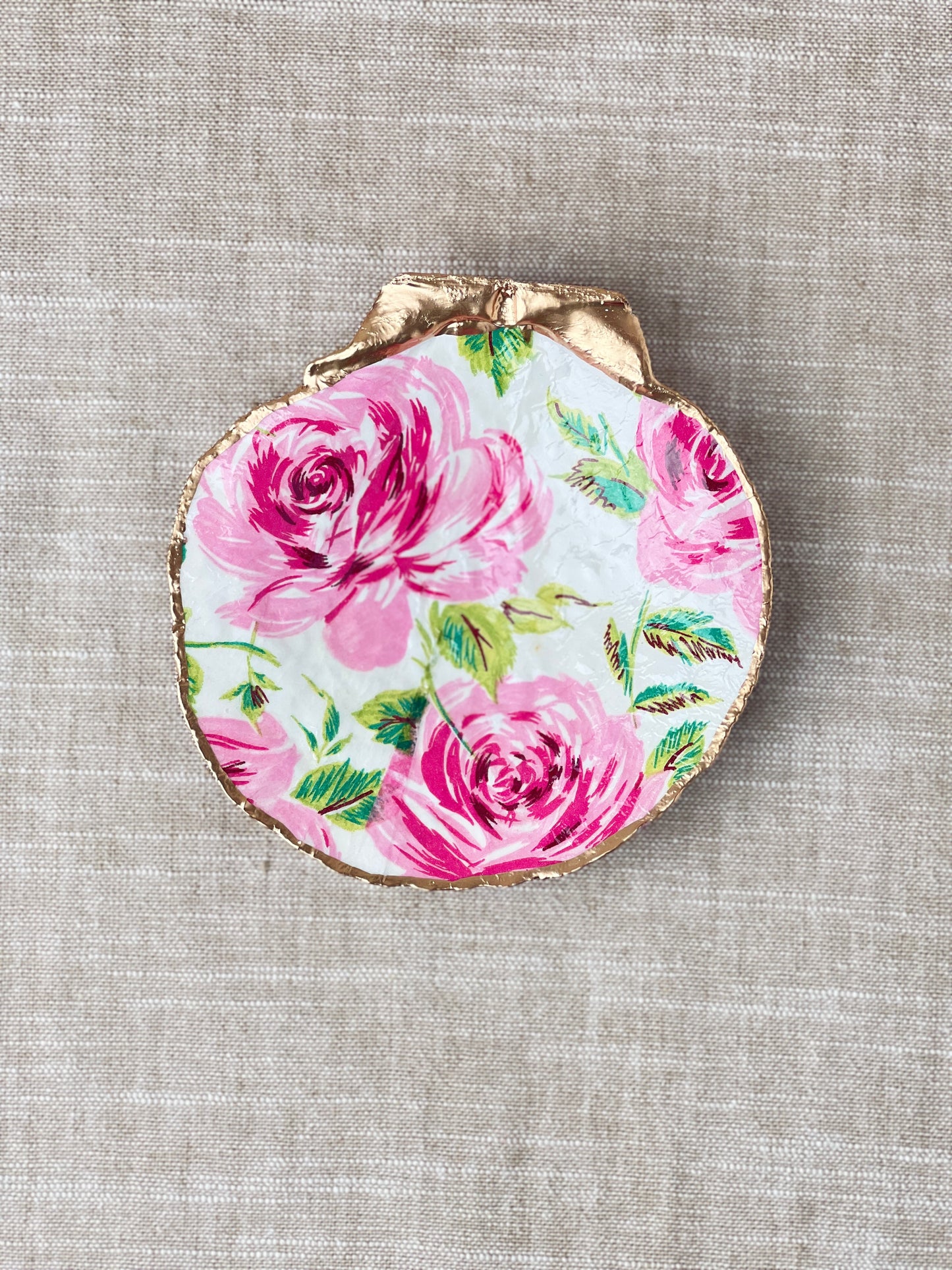 Pink Roses Scallop Shell