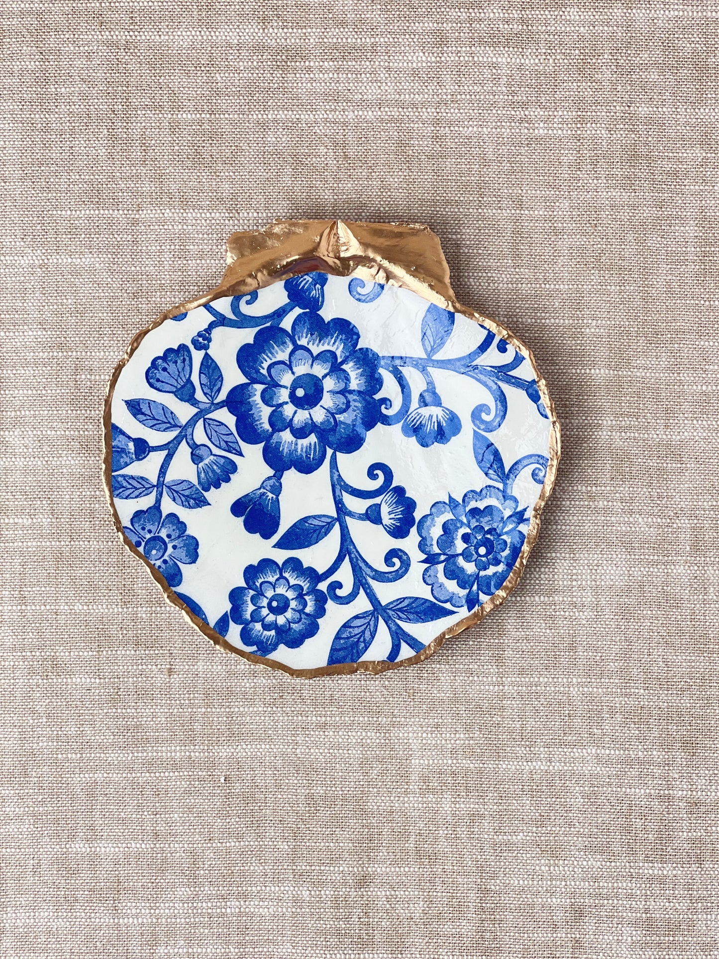 Chinoiserie Blue Floral Scallop Shell