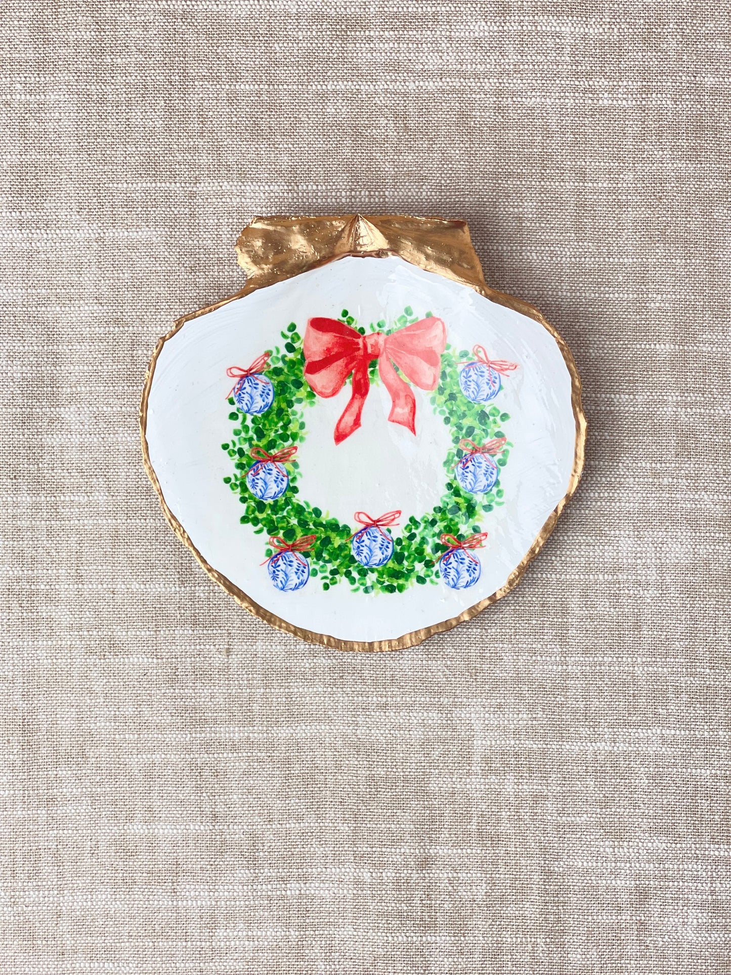 Chinoiserie Wreath Scallop Shell