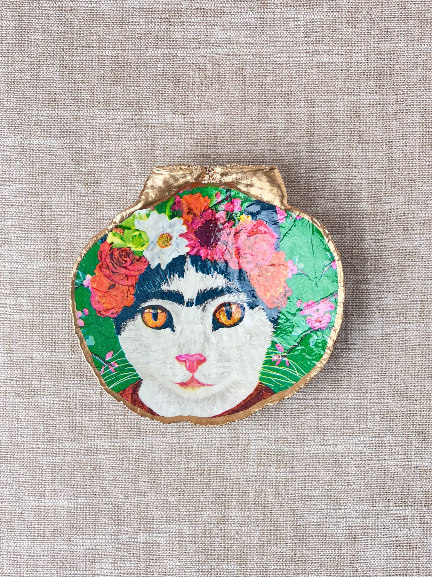 Frida Kahlo Cat Scallop Shell