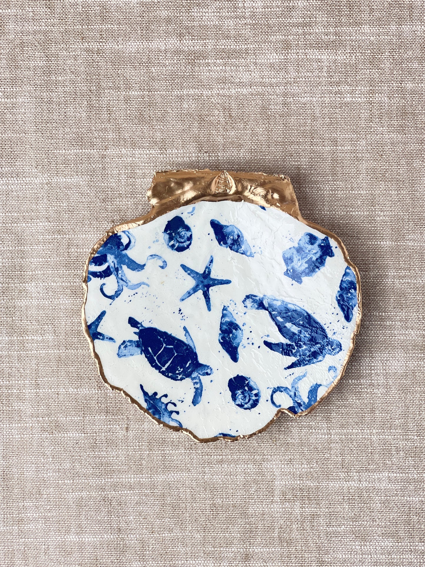 Sea Turtles Scallop Shell