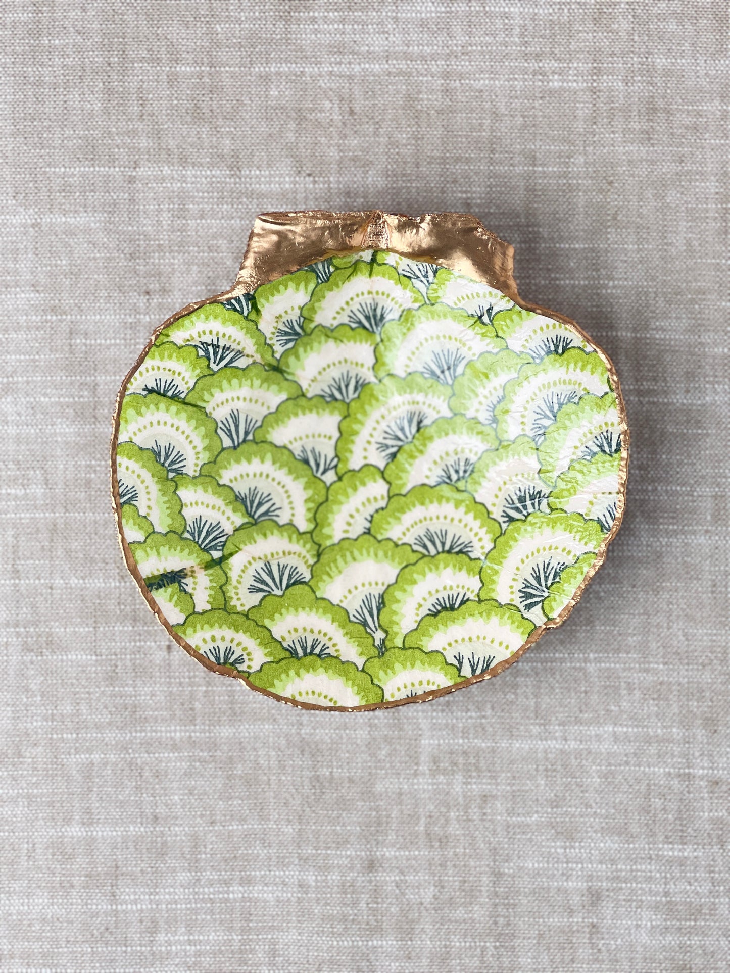 Green Floral Print Scallop Shell