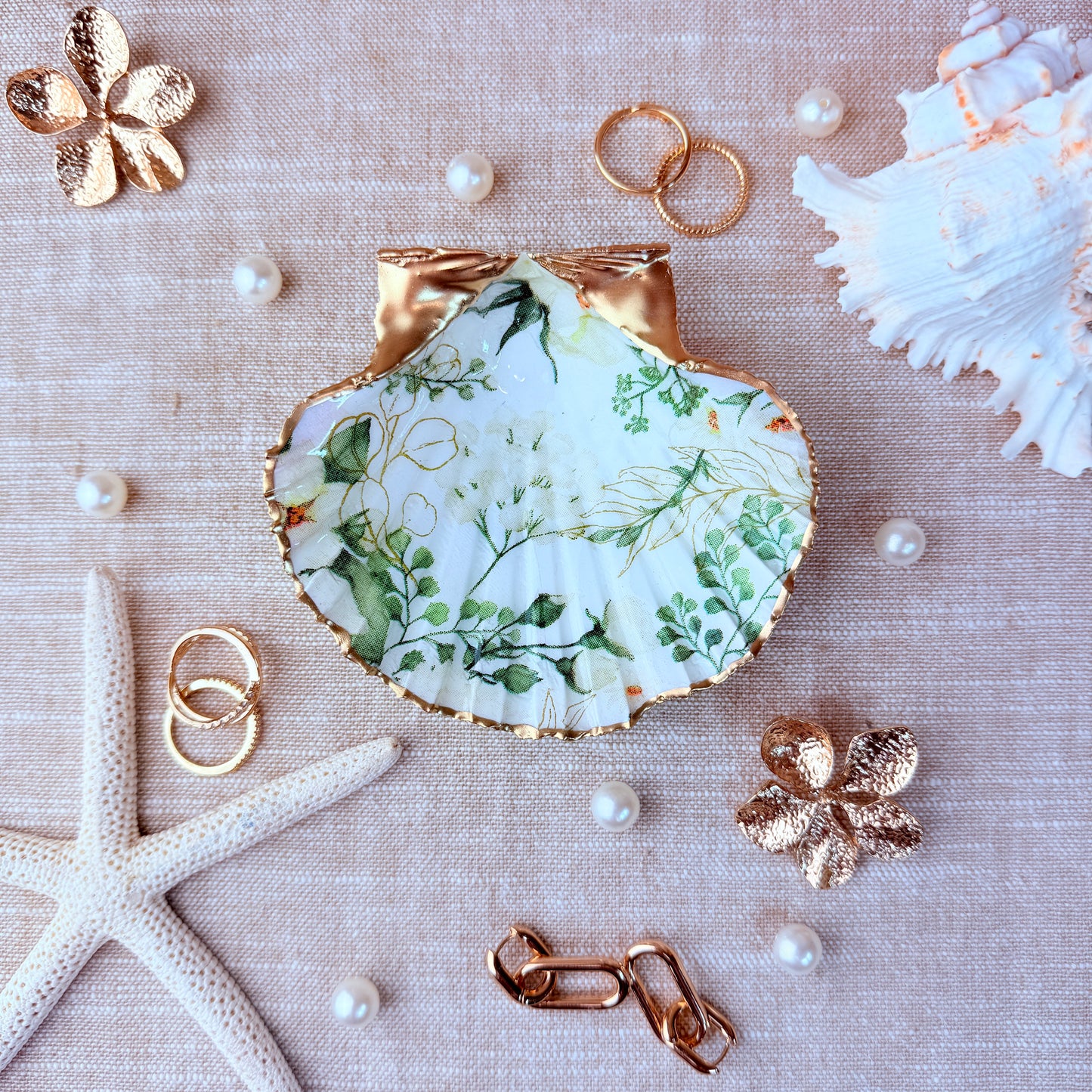 White Floral Fluted Scallop Dish Medium