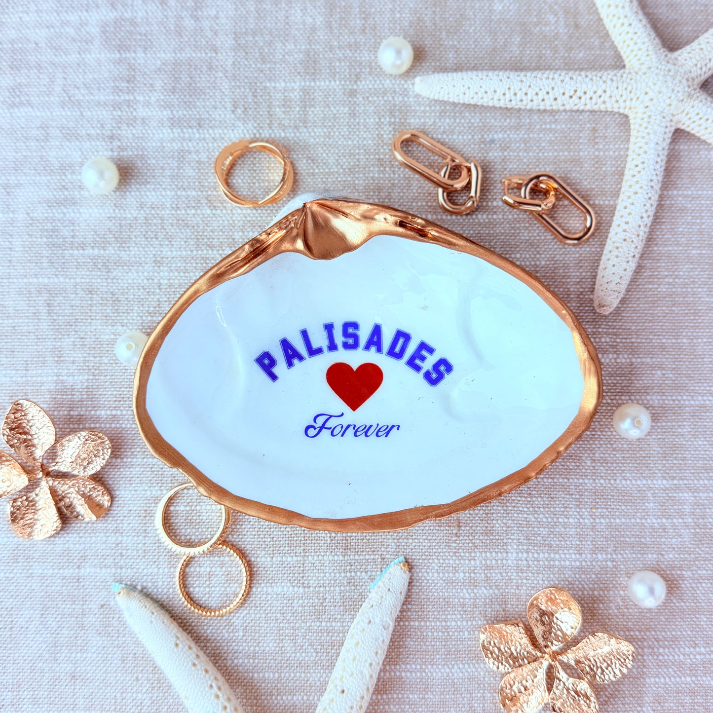 Decorative dish with 'PALISADES Forever' text on a medium clam shell with decorative elements.