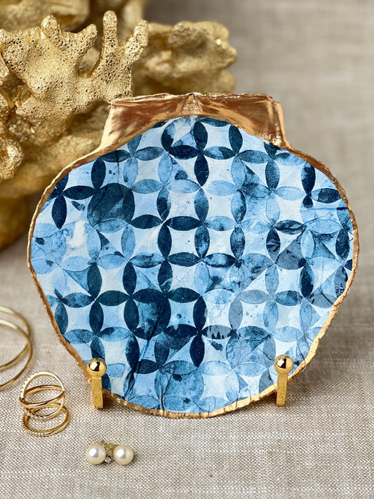 Navy Block Print Scallop Shell